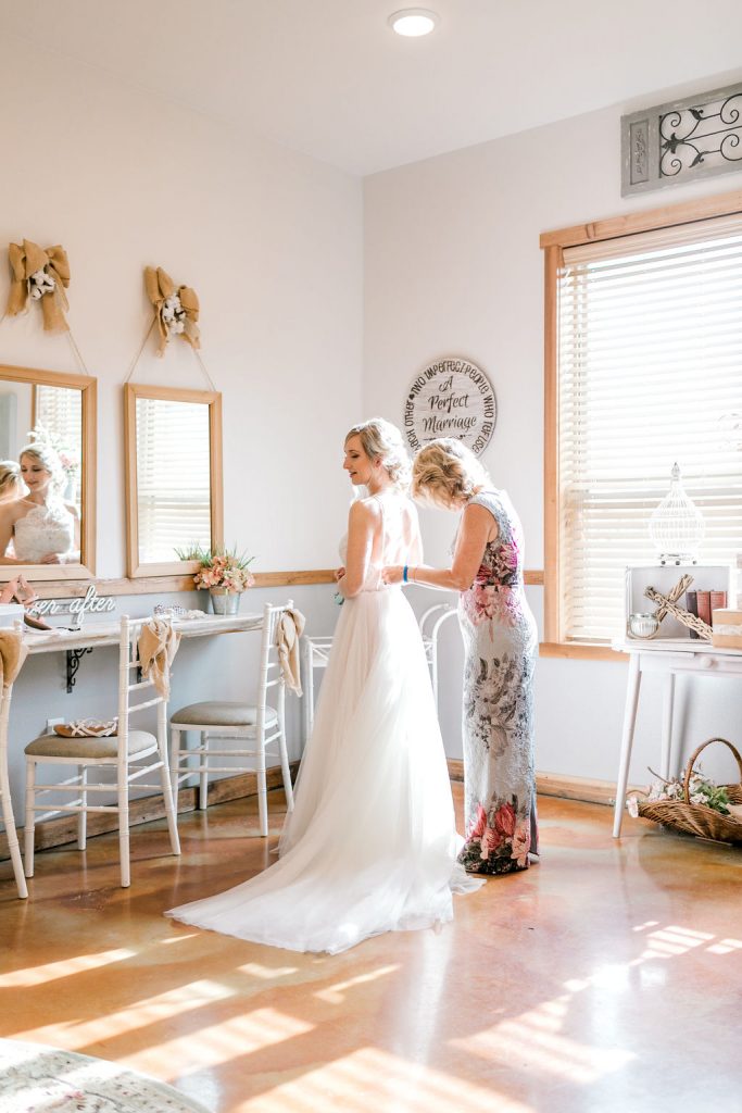 Katy getting ready in the bridal suite at the barn at the silver spur resort