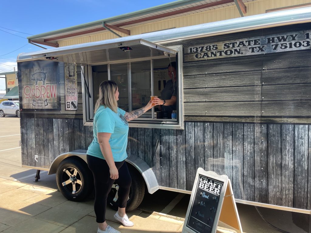 Q & Brew beer trailer 