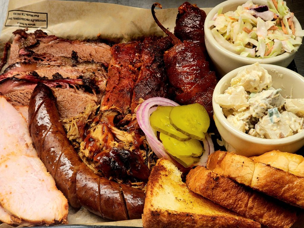 bbq sampler platter at the Q & Brew